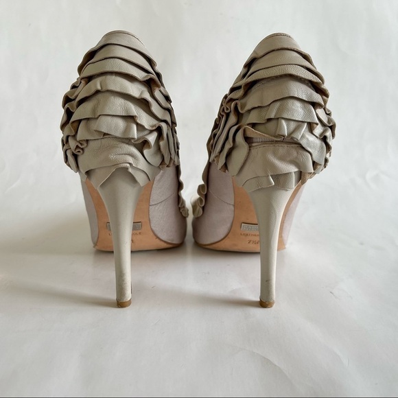 Badgley Mischka Shoes Tai High Heels Pump Leather Ruffle Ice Gray Stilettos 7.5 - Picture 5 of 12
